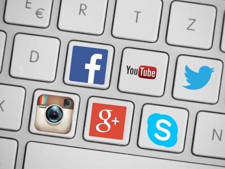 Should You Include Social Media Sites on a Resume? - Wisestep