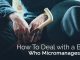 How to Deal with Boss who Micromanages: Top Tips deal boss who micromanages